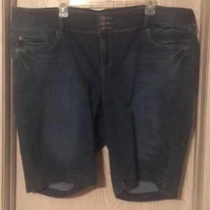 Like brand new Torrid Bermuda shorts